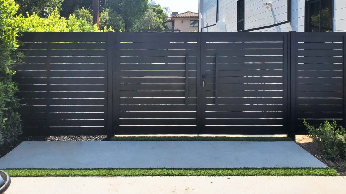 construction aluminum fence